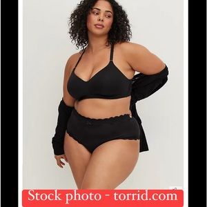 **SOLD** NWOT WIRE-FREE LIGHTLY LINED SMOOTH RACERBACK BRA 42DD